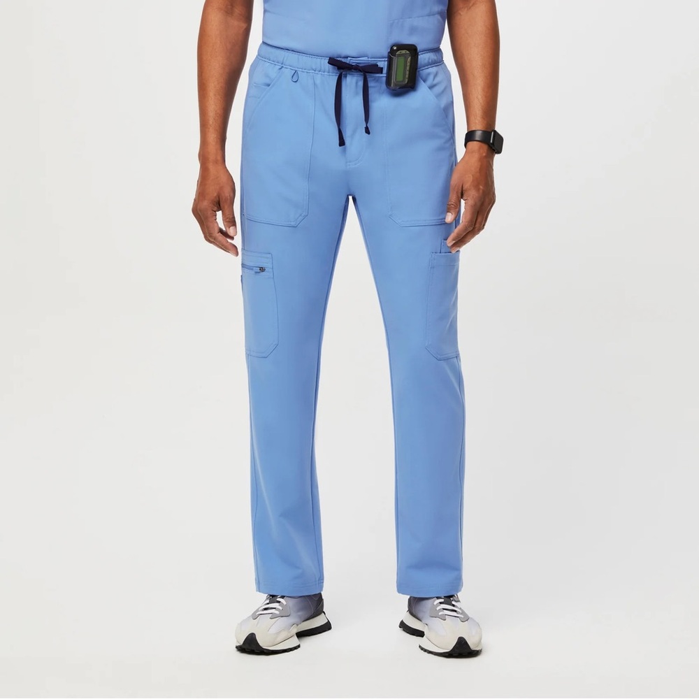 FIGS: Cairo Cargo short scrub pants
